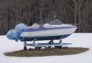 雪の中のボート